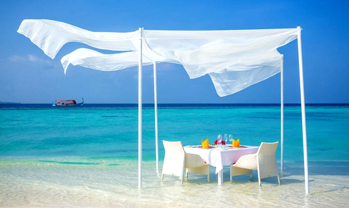 都喜天阙 Dusit Thani,dining时间( 18:30 - 22:00 )美食攻略 Borderless Dining（海鲜餐厅） ，方便大家选岛（海岸线假期一级代理提供），海岛马尔代夫maldives