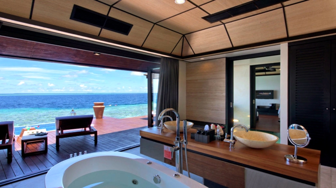 房型内部设施图片参考，如无边泳池与电视及音响， 豪华水上别墅-Deluxe Water Villas maldievs(莉莉岛|丽莉岛 Lily Beach Resort) 