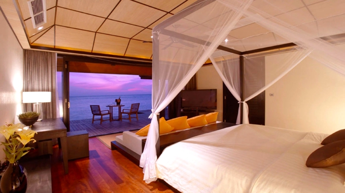 房型内部设施图片参考，如无边泳池与电视及音响， 日落水上套房-Sunset Water Suites maldievs(莉莉岛|丽莉岛 Lily Beach Resort) 