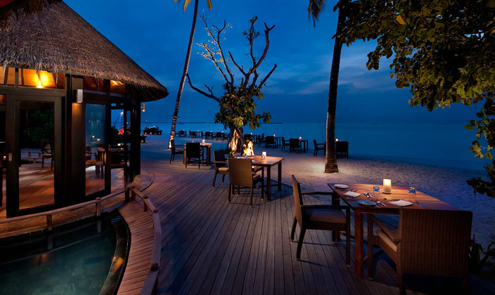 伊露岛|伊露富士 THE SUN SIYAM IRU FUSHI ,dining时间( 12:00 - 15:00,19:00 - 22:00 )美食攻略 Islander Grill(烧烤餐厅) ,方便大家选岛(海岸线假期一级代理提供),海岛马尔代夫maldives