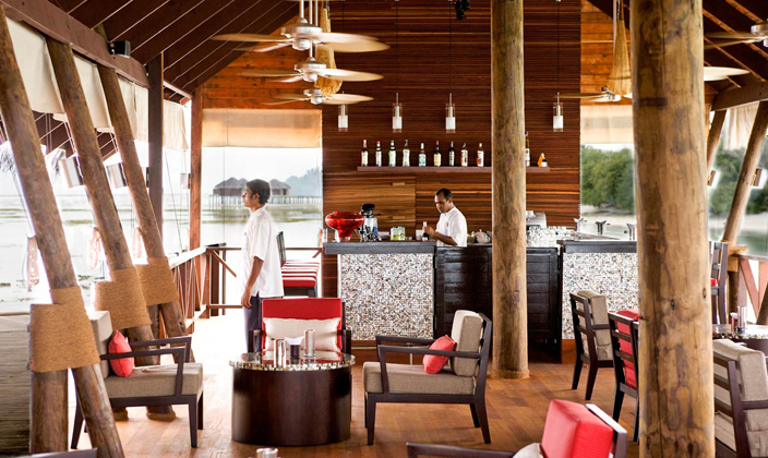 East Bar（酒吧） dining美食的图片集（ 水果沙拉 ），印度洋三大明珠马尔代夫,丽世岛|原狄娃岛 LUX* SOUTH Maldives