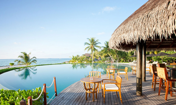 丽世岛|原狄娃岛 LUX* SOUTH Maldives,dining时间( 08:30-18:00，午餐 )美食攻略 Veli Pool Bar（池畔酒吧） ，方便大家选岛（海岸线假期一级代理提供），海岛马尔代夫maldives