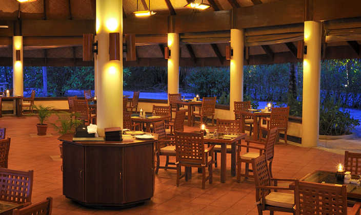 班度士岛|班多士 Bandos islands,dining时间( 全天候 )美食攻略 Sea Breeze Cafe(海风咖啡厅) ,方便大家选岛(海岸线假期一级代理提供),海岛马尔代夫maldives