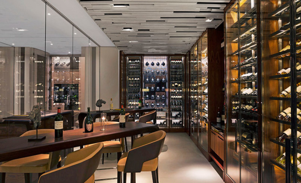 Wine cigar lounge（葡萄酒博物馆） dining美食的图片集（ 葡萄酒酒廊，精选雪茄 ），印度洋三大明珠马尔代夫,白马庄园 Cheval Blanc Randheli