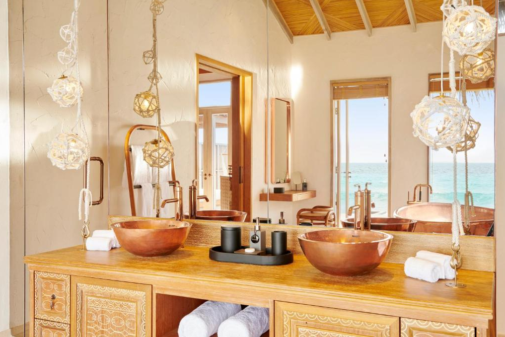 房型内部设施图片参考，如无边泳池与电视及音响， 日出水上别墅-Water Sunrise Villa maldievs(斯茹芬富士岛 Sirru Fen Fushi) 