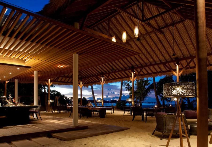 柏悦|哈达哈 Park Hyatt Hadahaa,dining时间( 19:00 - 22:00 )美食攻略 The Island Grill（烧烤餐厅） ，方便大家选岛（海岸线假期一级代理提供），海岛马尔代夫maldives