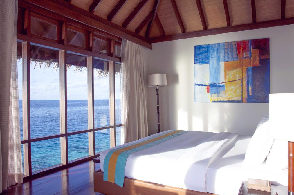 房型内部设施图片参考，如无边泳池与电视及音响， 豪华水上别墅-Escape Water Villa maldievs(波杜希蒂岛|可可棕榈岛 Coco Palm Bodu Hithi) 