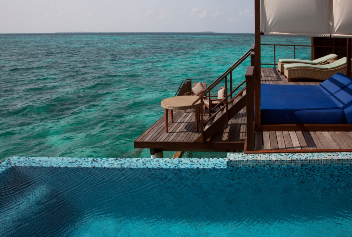 房型内部设施图片参考，如无边泳池与电视及音响， 超豪华水上别墅-Coco Residence maldievs(波杜希蒂岛|可可棕榈岛 Coco Palm Bodu Hithi) 