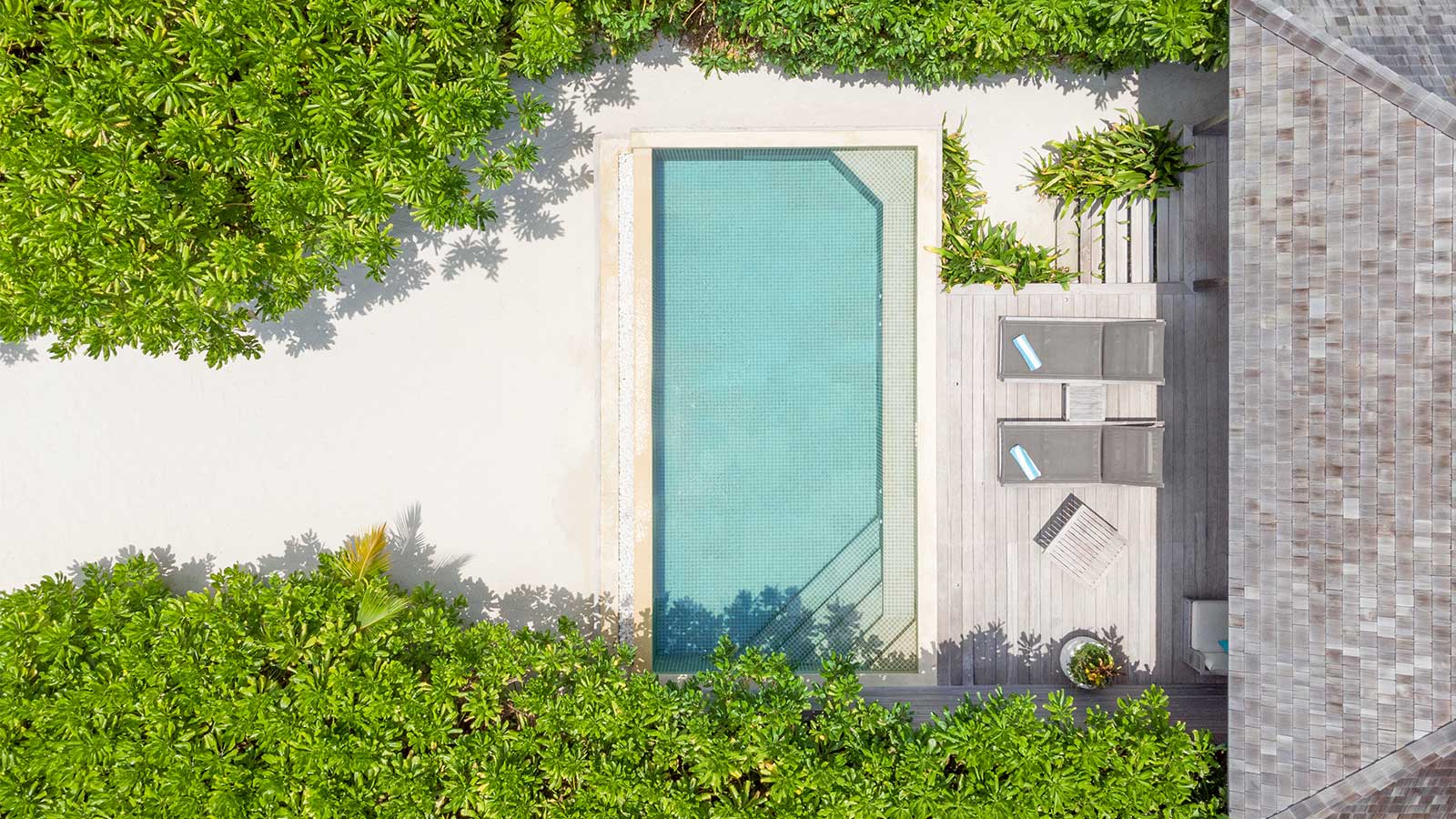 房型内部设施图片参考，如无边泳池与电视及音响， Beach Sunset Pool -日落海滩泳池别墅 maldievs(芙拉瓦丽岛 Hurawalhi Maldives) 