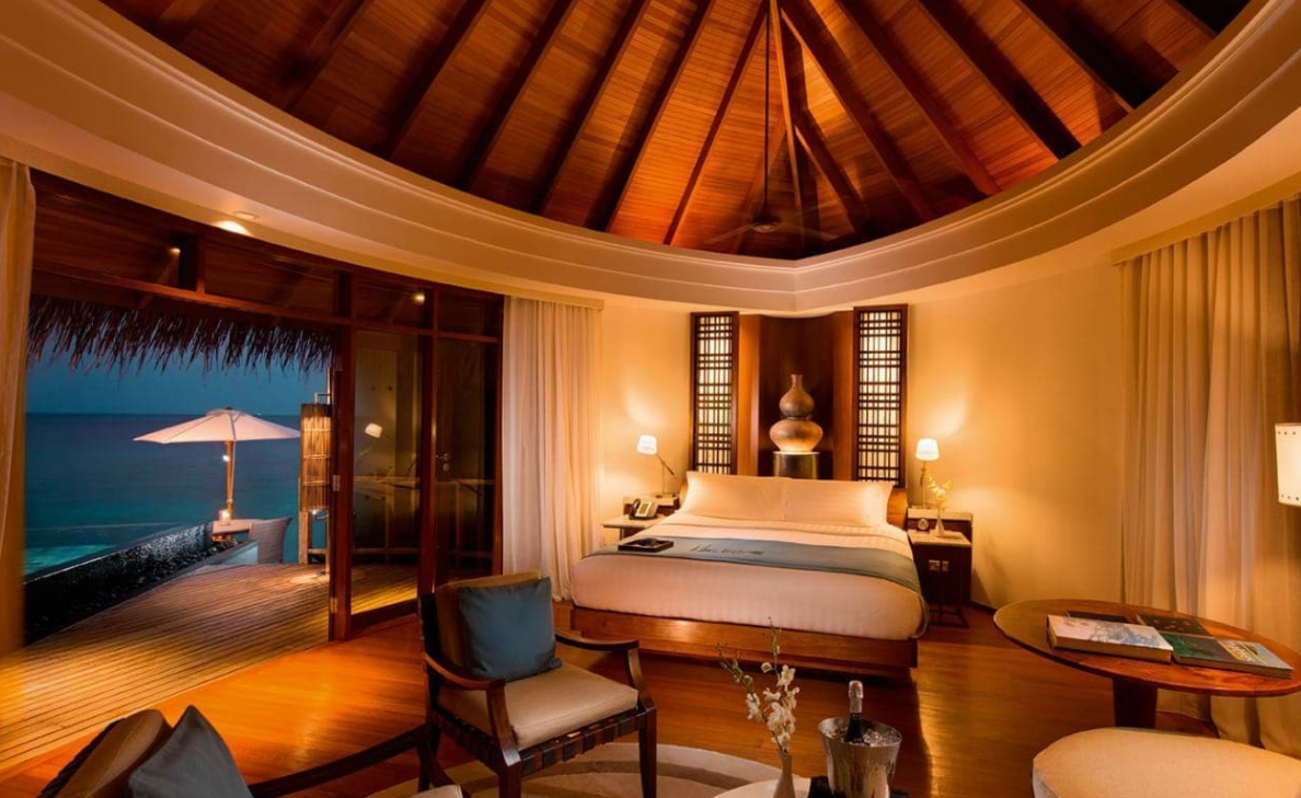 房型内部设施图片参考，如无边泳池与电视及音响， 水上别墅-Water Villa maldievs(哈拉薇利|康斯坦斯 Constance Halaveli) 