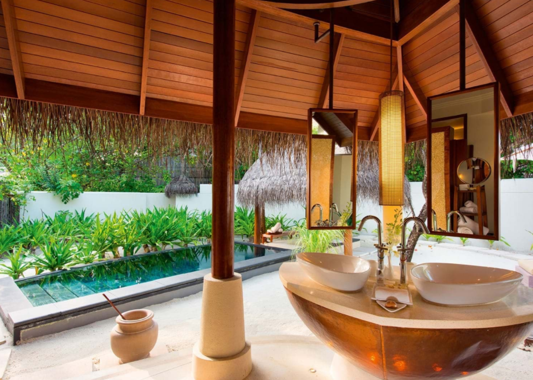 房型内部设施图片参考，如无边泳池与电视及音响， 家庭沙滩泳池别墅-Family Beach VIlla Pool maldievs(哈拉薇利|康斯坦斯 Constance Halaveli) 