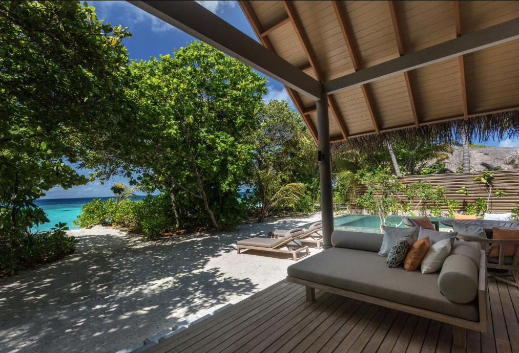 房型内部设施图片参考，如无边泳池与电视及音响， 豪华海滩泳池套房-Deluxe Beach Pool Retreat maldievs(瓦卡鲁|瓦卡库岛|小白马 Vakkaru Maldives) 