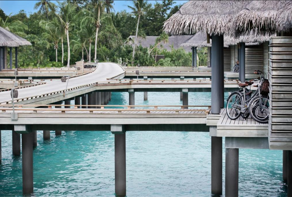 房型内部设施图片参考，如无边泳池与电视及音响， 水上别墅-Overwater Villa maldievs(瓦卡鲁|瓦卡库岛|小白马 Vakkaru Maldives) 