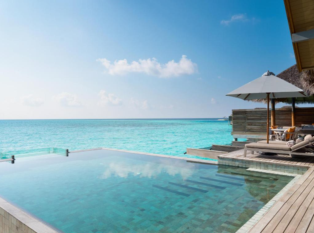 房型内部设施图片参考，如无边泳池与电视及音响， 单卧室水上泳池套房-One Bedroom Over Water Pool Residence maldievs(瓦卡鲁|瓦卡库岛|小白马 Vakkaru Maldives) 