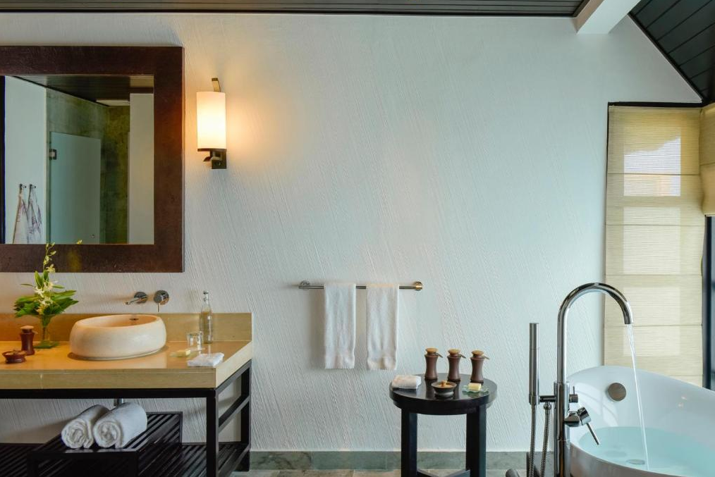 房型内部设施图片参考，如无边泳池与电视及音响，  豪华带泳池的海滩庭院别墅-Deluxe Beach Pavillion with Pool maldievs(小四季|四季库达呼拉 Fourseasons Kuda) 