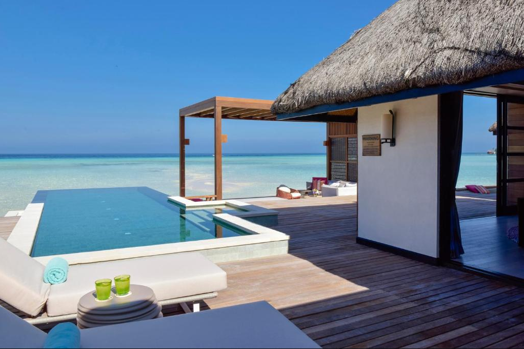 房型内部设施图片参考，如无边泳池与电视及音响， 日落双卧室水上套房-Sunset two bedroom water suite maldievs(小四季|四季库达呼拉 Fourseasons Kuda) 