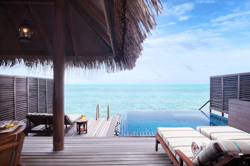 房型内部设施图片参考，如无边泳池与电视及音响， 豪华泻湖泳池别墅-Deluxe Lagoon Villas with Plunge Pool maldievs(泰姬珍品岛|泰姬魅力 Taj Exotica) 
