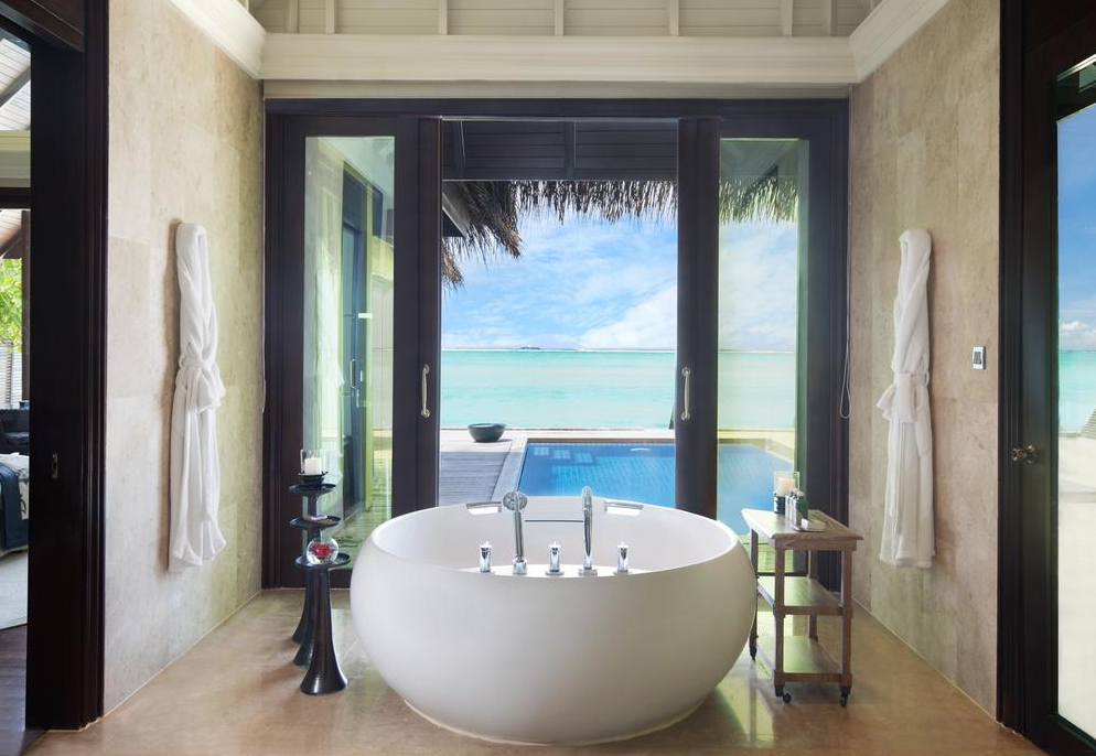 房型内部设施图片参考，如无边泳池与电视及音响， 高级泳池别墅-Purmium villa with pool maldievs(泰姬珍品岛|泰姬魅力 Taj Exotica) 