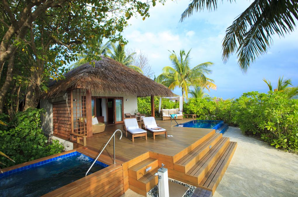 房型内部设施图片参考，如无边泳池与电视及音响， 巴洛斯豪华泳池别墅-Baros Premium Pool Villas maldievs(巴洛斯岛 Baros Maldives) 