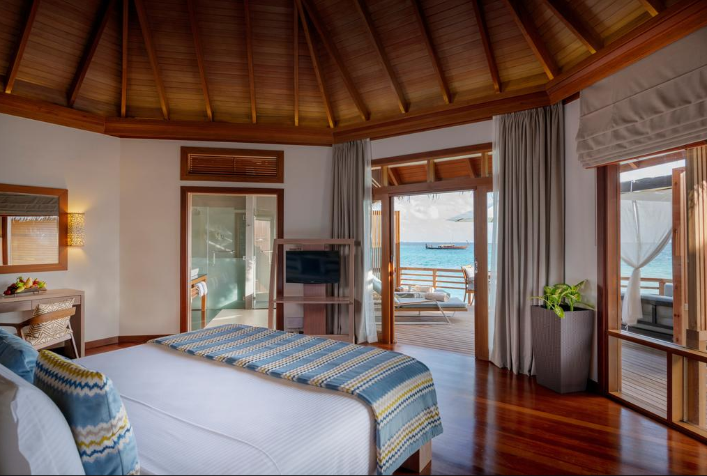 房型内部设施图片参考，如无边泳池与电视及音响， 水上别墅-Water Villas maldievs(巴洛斯岛 Baros Maldives) 