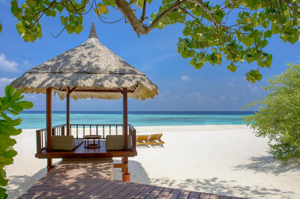 房型内部设施图片参考，如无边泳池与电视及音响， 海滨泳池别墅-Beachfront Pool Villa maldievs(悦榕庄–瓦宾法鲁岛 Banyantree Vabbinfaru) 