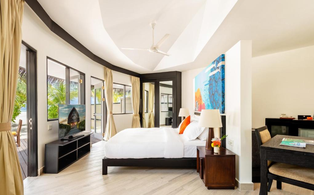 房型内部设施图片参考，如无边泳池与电视及音响， Beachfront Villa-海滨别墅  maldievs(薇拉瓦鲁岛|AV岛|海龟岛 Angsana velavaru) 