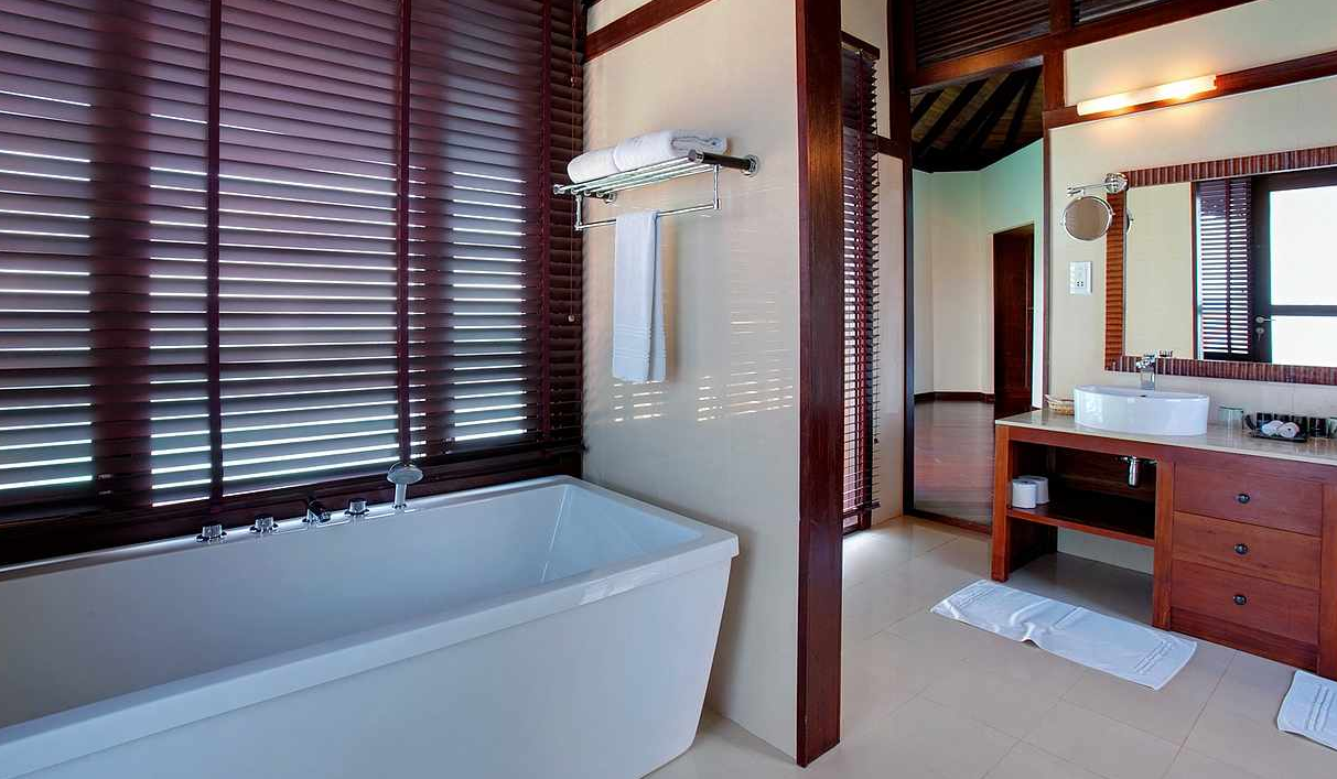 房型内部设施图片参考，如无边泳池与电视及音响， 总统套房-Presidential suite maldievs(鲁宾逊|罗宾逊|鲁滨逊 Robinson Club) 