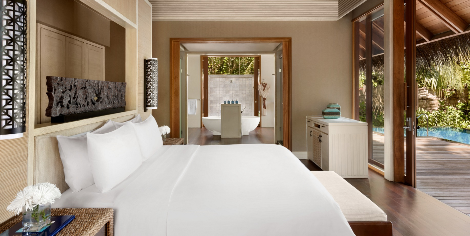 房型内部设施图片参考，如无边泳池与电视及音响， 豪华泳池别墅（沙滩）-Deluxe Pool Villa maldievs(香格里拉|薇宁姬莉岛 Shangri-La s Villingili Resort and Spa Maldives) 