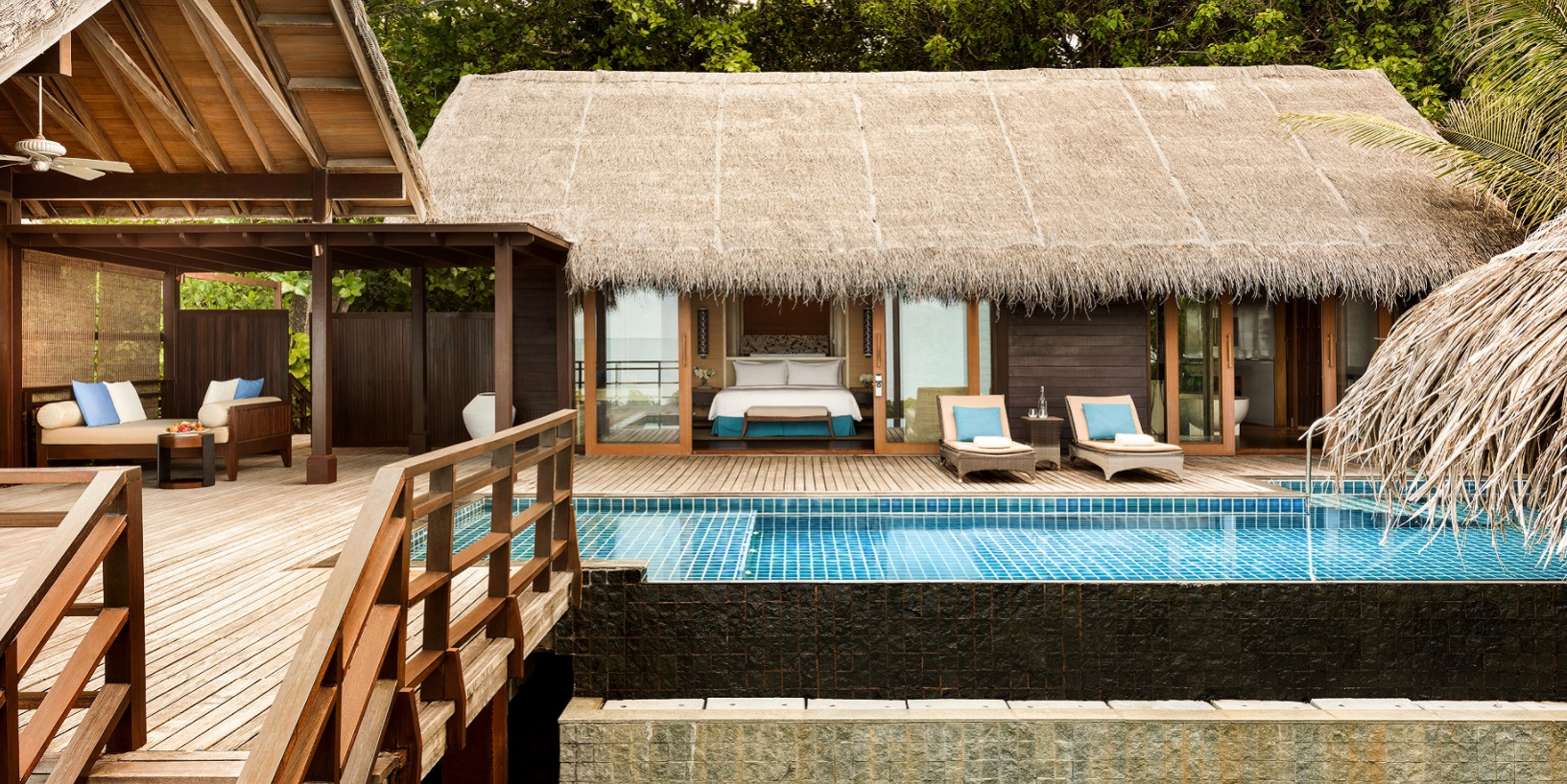 房型内部设施图片参考，如无边泳池与电视及音响， 海景树屋泳池别墅-Ocean Tree House Pool Villa maldievs(香格里拉|薇宁姬莉岛 Shangri-La s Villingili Resort and Spa Maldives) 