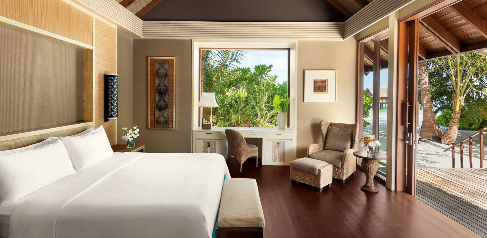 房型内部设施图片参考，如无边泳池与电视及音响， 双卧沙滩泳池别墅-Two Bedroom Beach Villa with Pool maldievs(香格里拉|薇宁姬莉岛 Shangri-La s Villingili Resort and Spa Maldives) 