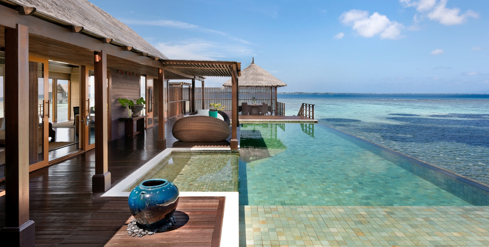 房型内部设施图片参考，如无边泳池与电视及音响， 豪华穆德泳池别墅-Grand Villa Muthee with Pool maldievs(香格里拉|薇宁姬莉岛 Shangri-La s Villingili Resort and Spa Maldives) 