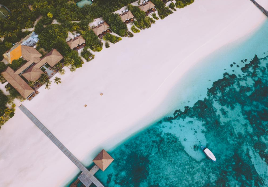 诺库岛 Noku Maldives Resort ,马尔代夫风景图片集:沙滩beach与海水water太美，泳池pool与水上活动watersport好玩