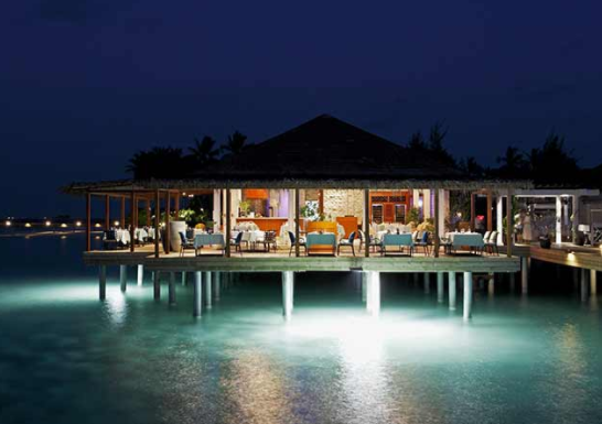 中央格兰德|圣塔拉岛 Centara Grand,dining时间( 12:00 - 14:30,19:00 - 22:00 )美食攻略 Azzuri Mare(意大利海鲜餐厅) ,方便大家选岛(海岸线假期一级代理提供),海岛马尔代夫maldives