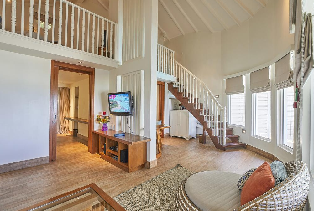 房型内部设施图片参考,如无边泳池与电视及音响, 单卧室豪华海滨泳池别墅-Luxury Beachfront Pool Villa 1 Bedroom maldievs(中央格兰德|圣塔拉岛 Centara Grand)