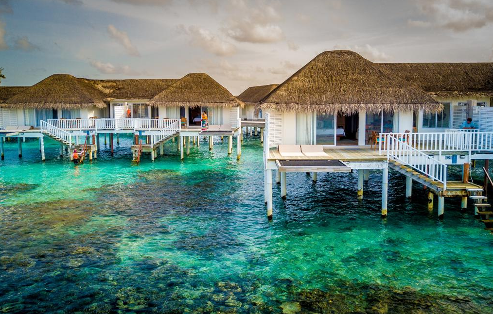 房型内部设施图片参考,如无边泳池与电视及音响, 豪华水上别墅-Deluxe Water Villa maldievs(中央格兰德|圣塔拉岛 Centara Grand)