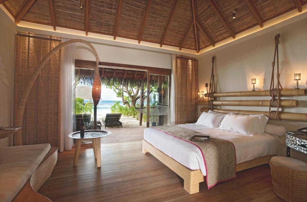 沙滩别墅-Beach Villa 房型图片及房间装修风格(慕芙士岛|魔富士 Constance Moofushi)海岛马尔代夫 
