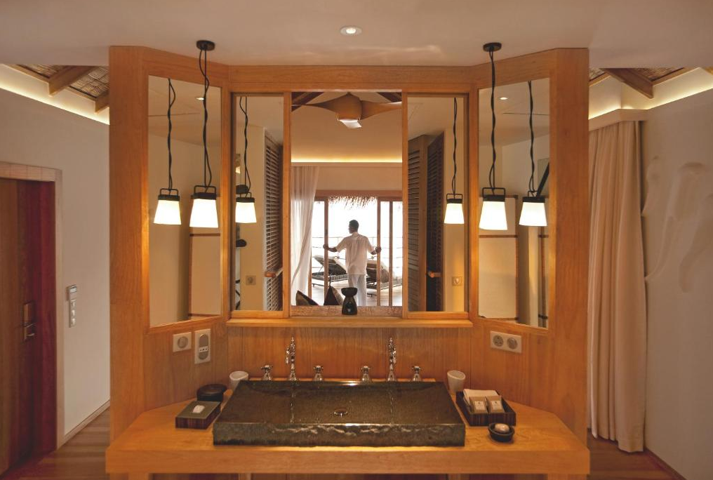 房型内部设施图片参考，如无边泳池与电视及音响， 水上别墅-Water Villa maldievs(慕芙士岛|魔富士 Constance Moofushi) 