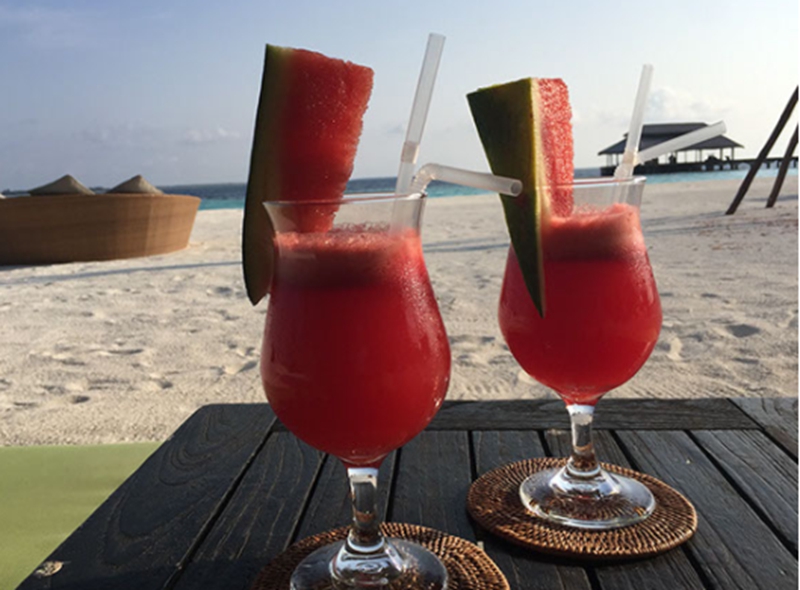 吉哈岛 Kihaa Maldives,dining时间( 从10小时到18:00 )美食攻略 Kihaa Dhonvele--Kihaa Dhonvele酒吧 ,方便大家选岛(海岸线假期一级代理提供),海岛马尔代夫maldives