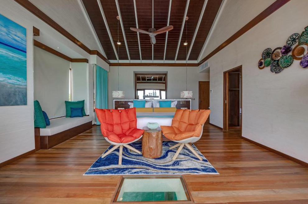 房型内部设施图片参考，如无边泳池与电视及音响， 水上别墅-Water Villa maldievs(AKM卡尼富士岛 Atmosphere Kanifushi Maldives) 