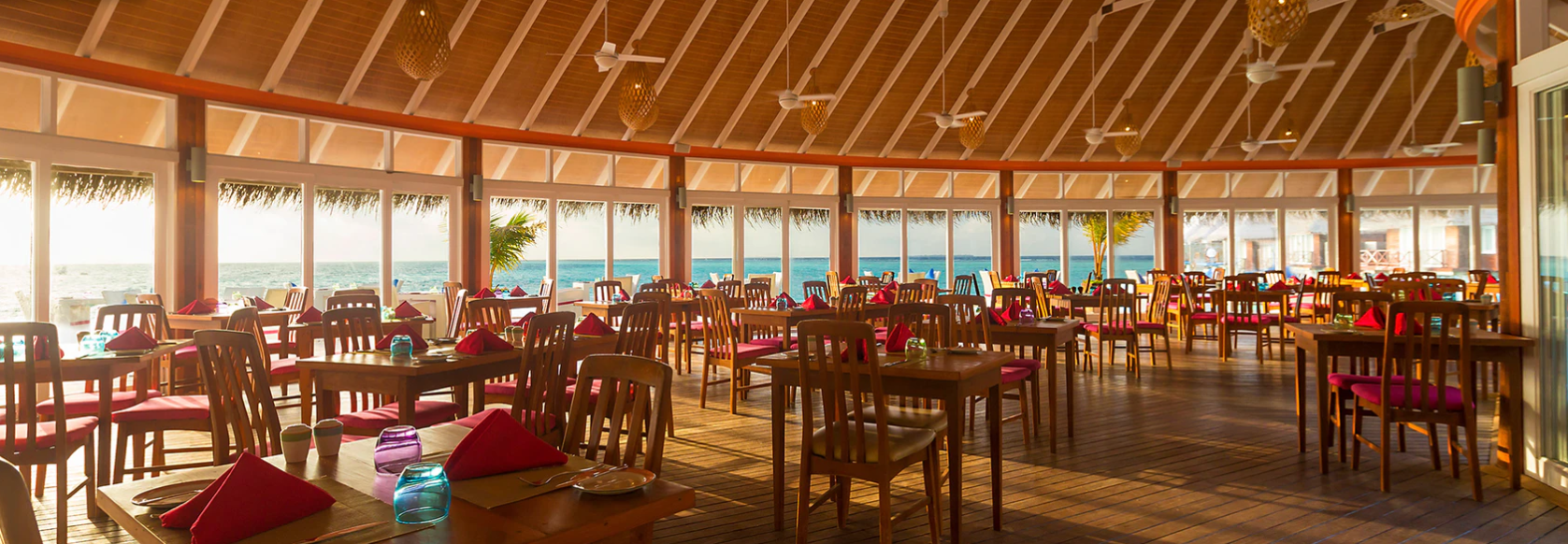 美露丽芙岛|薇露丽芙 Vilu Reef,dining时间( 7:00-09:30,11:00-13:30,17:30-21:30 )美食攻略 THE AQUA--主餐厅 ,方便大家选岛(海岸线假期一级代理提供),海岛马尔代夫maldives