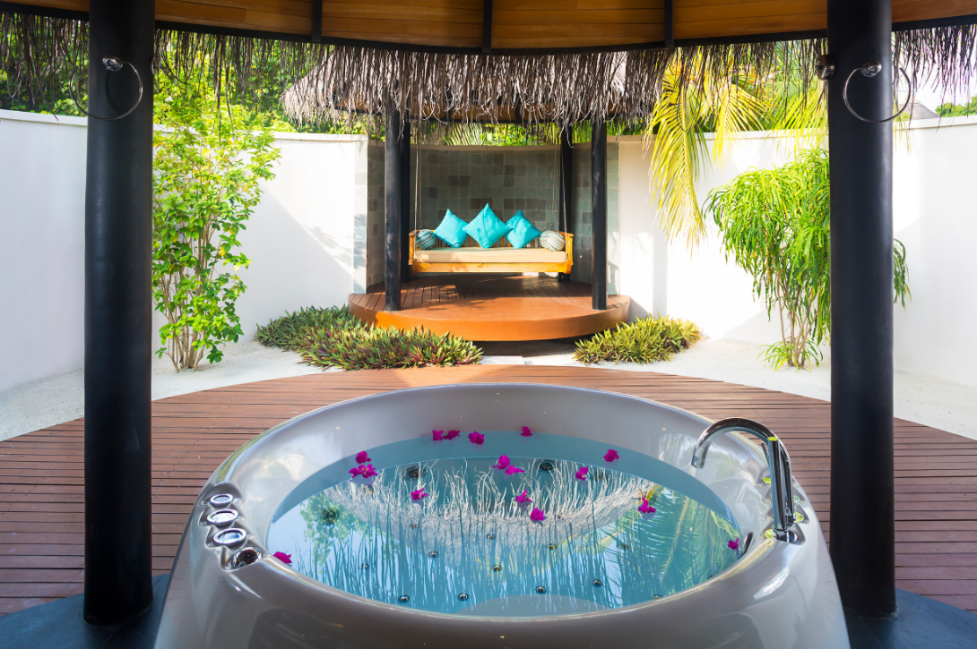 房型内部设施图片参考,如无边泳池与电视及音响, 海滩别墅-Beach Villa maldievs(伊露岛|伊露富士 THE SUN SIYAM IRU FUSHI )