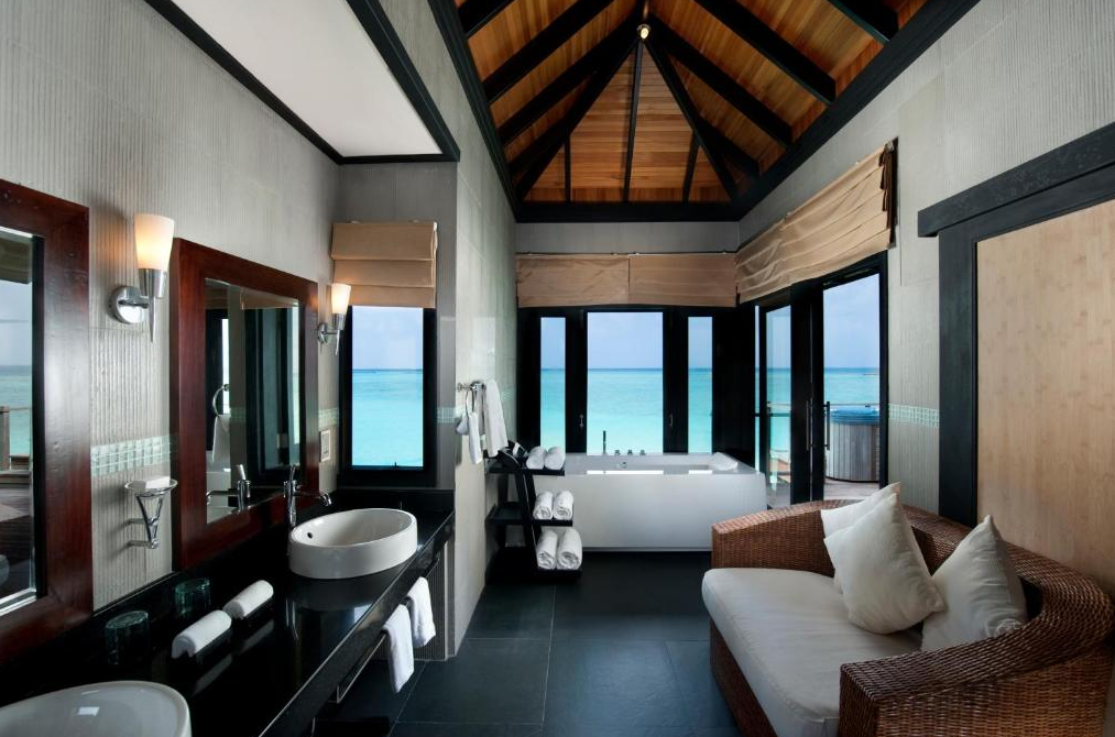 房型内部设施图片参考,如无边泳池与电视及音响, 海平线水上别墅-Horizon Water Villa maldievs(伊露岛|伊露富士 THE SUN SIYAM IRU FUSHI )