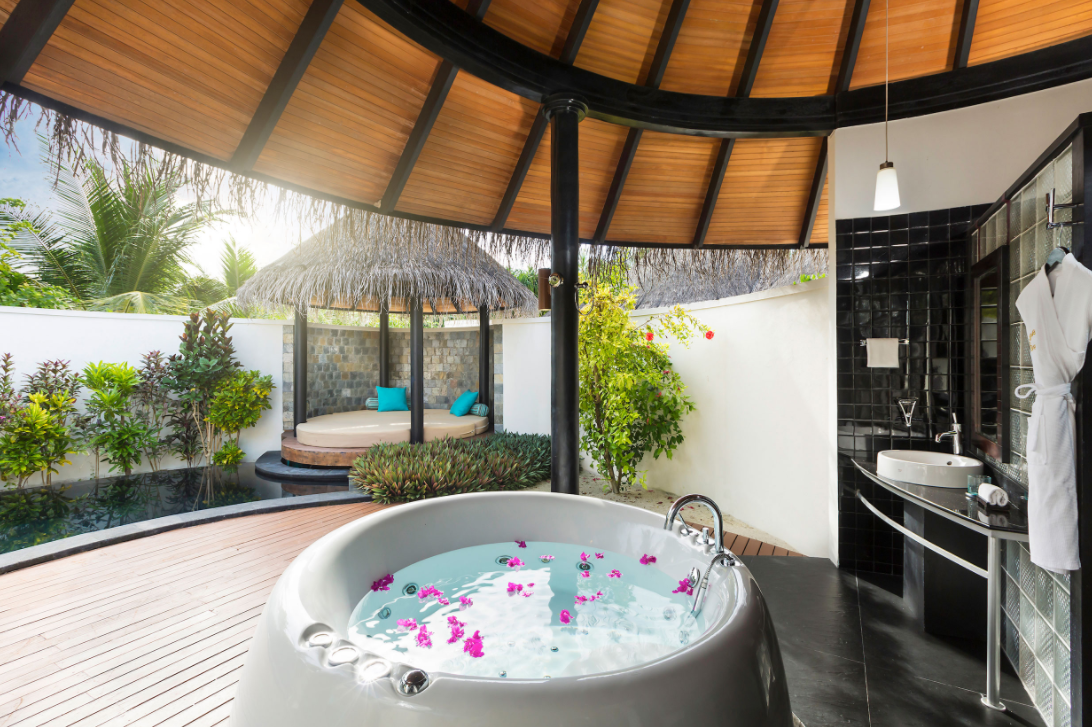 房型内部设施图片参考,如无边泳池与电视及音响, 池畔海滨别墅-Pool Beach Villa maldievs(伊露岛|伊露富士 THE SUN SIYAM IRU FUSHI )