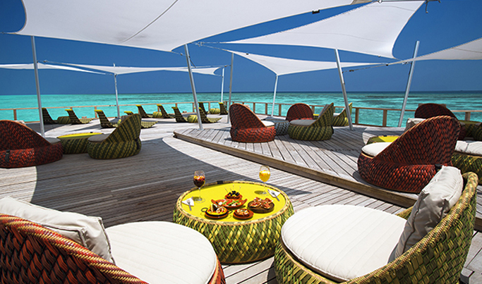 薇拉莎露岛|蔚蓝沙鲁岛 Velassaru,dining时间( 11:00-19:00 )美食攻略 Chill Bar ，方便大家选岛（海岸线假期一级代理提供），海岛马尔代夫maldives