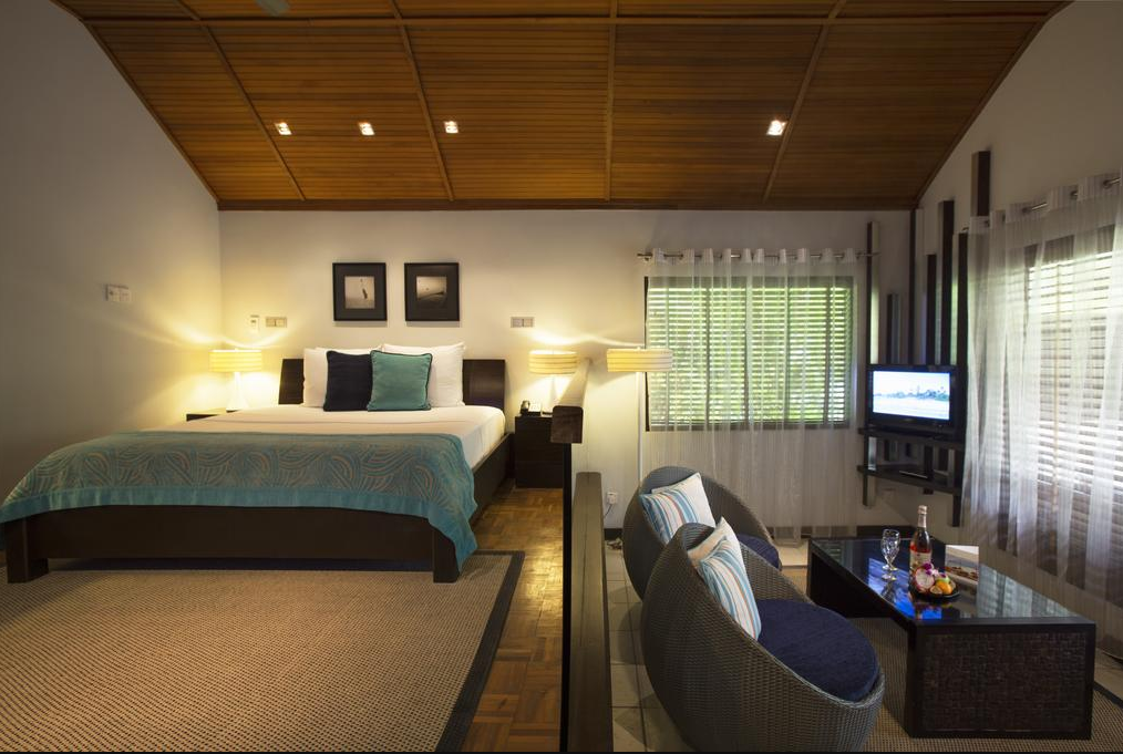 房型内部设施图片参考，如无边泳池与电视及音响， 豪华小屋-Deluxe bungalow maldievs(薇拉莎露岛|蔚蓝沙鲁岛 Velassaru) 