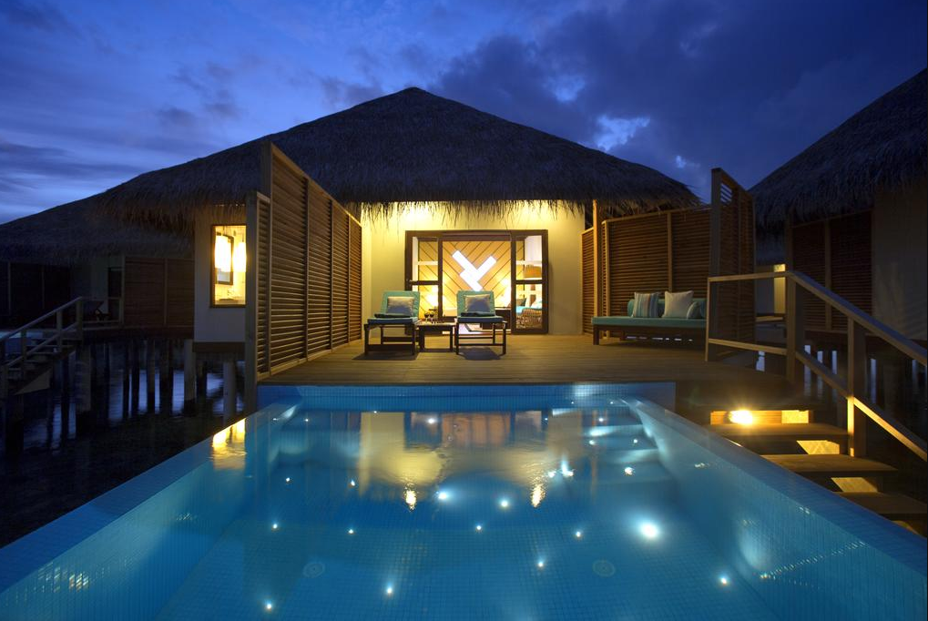 带泳池的水上别墅-Water Bungalow with Pool 房型图片及房间装修风格(薇拉莎露岛|蔚蓝沙鲁岛 Velassaru)海岛马尔代夫 