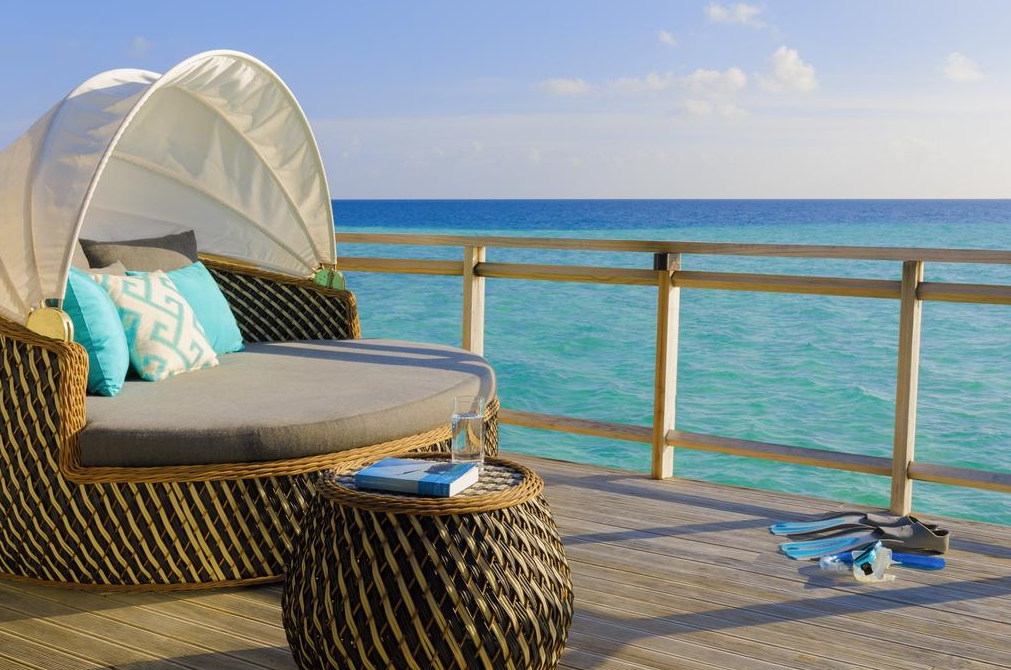 房型内部设施图片参考，如无边泳池与电视及音响， 水上别墅带泳池-Water Villa with Pool maldievs(薇拉莎露岛|蔚蓝沙鲁岛 Velassaru) 