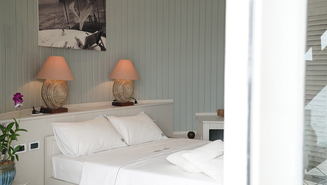 房型内部设施图片参考，如无边泳池与电视及音响， FAMILY Water Villa-家庭水上别墅 maldievs(尼卡岛 Nika Island) 