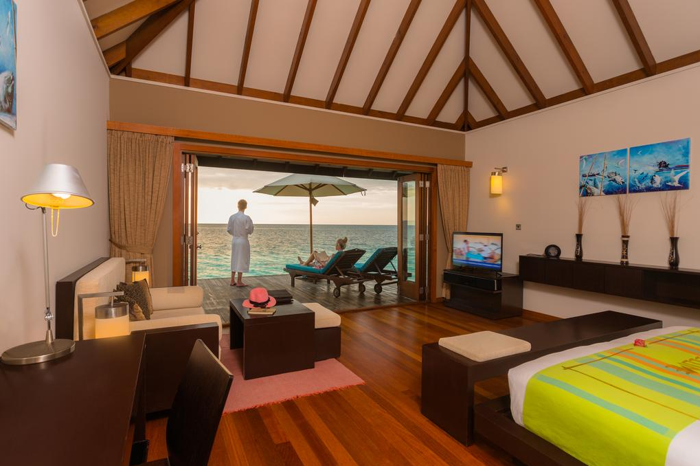 房型内部设施图片参考，如无边泳池与电视及音响， 日落按摩浴缸水上别墅-Sunset Jecuzzi Water Villa maldievs(维利甘度 Veligandu) 