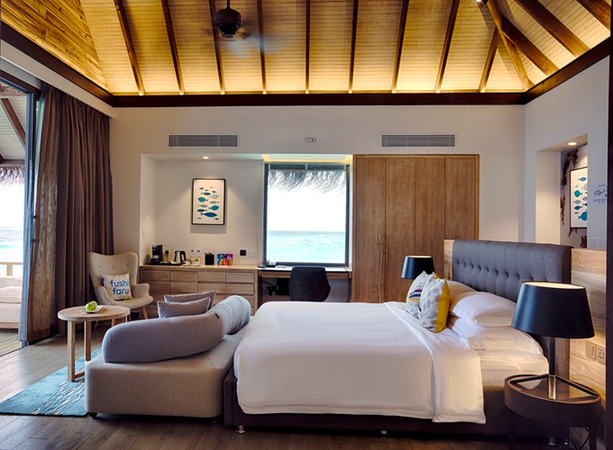 房型内部设施图片参考，如无边泳池与电视及音响， 水上别墅-Jacuzzi Water Villa maldievs(富士法鲁岛 Fushifaru Maldives) 